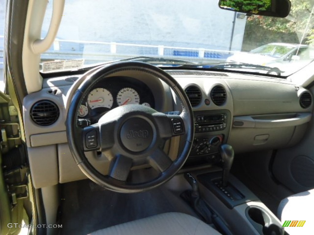 2004 Liberty Sport 4x4 - Cactus Green Pearl / Dark Slate Gray photo #12