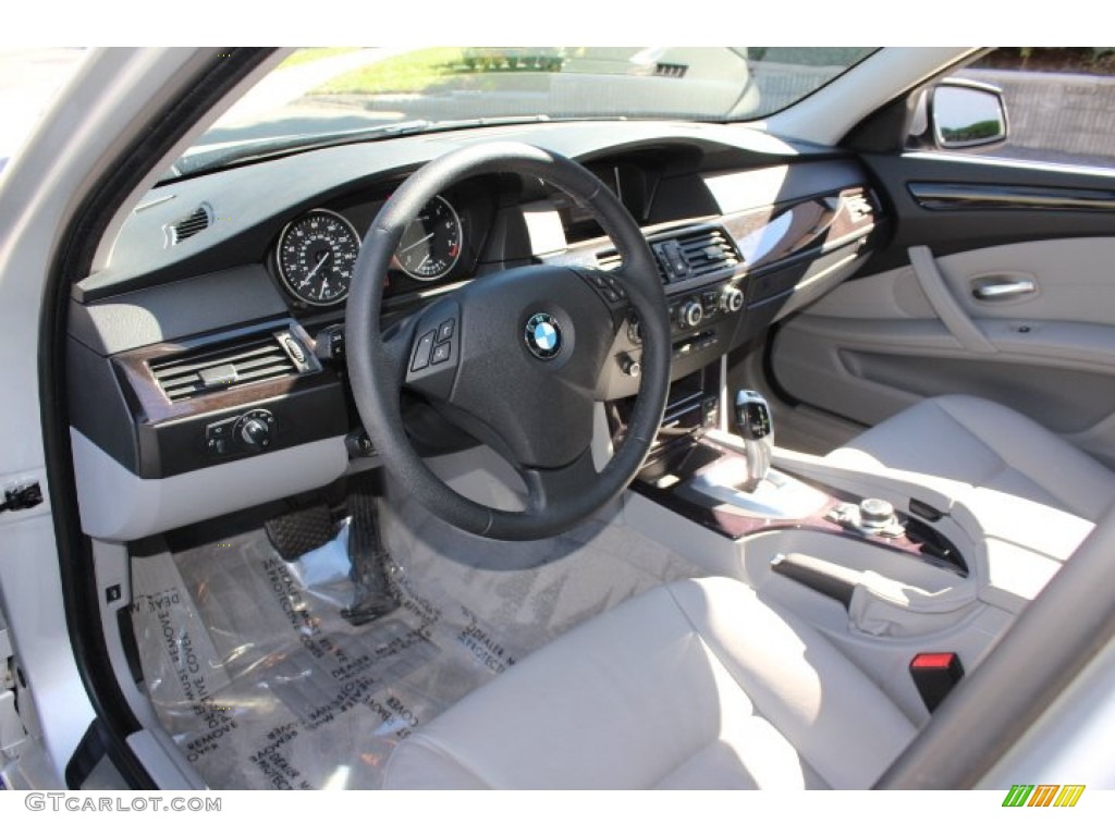 Gray Interior 2010 BMW 5 Series 528i Sedan Photo #72080347