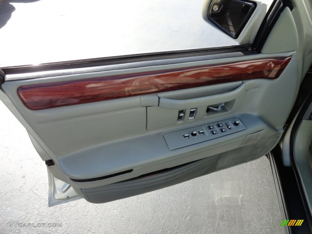 1996 Cadillac DeVille Sedan Neutral Shale Door Panel Photo #72082498