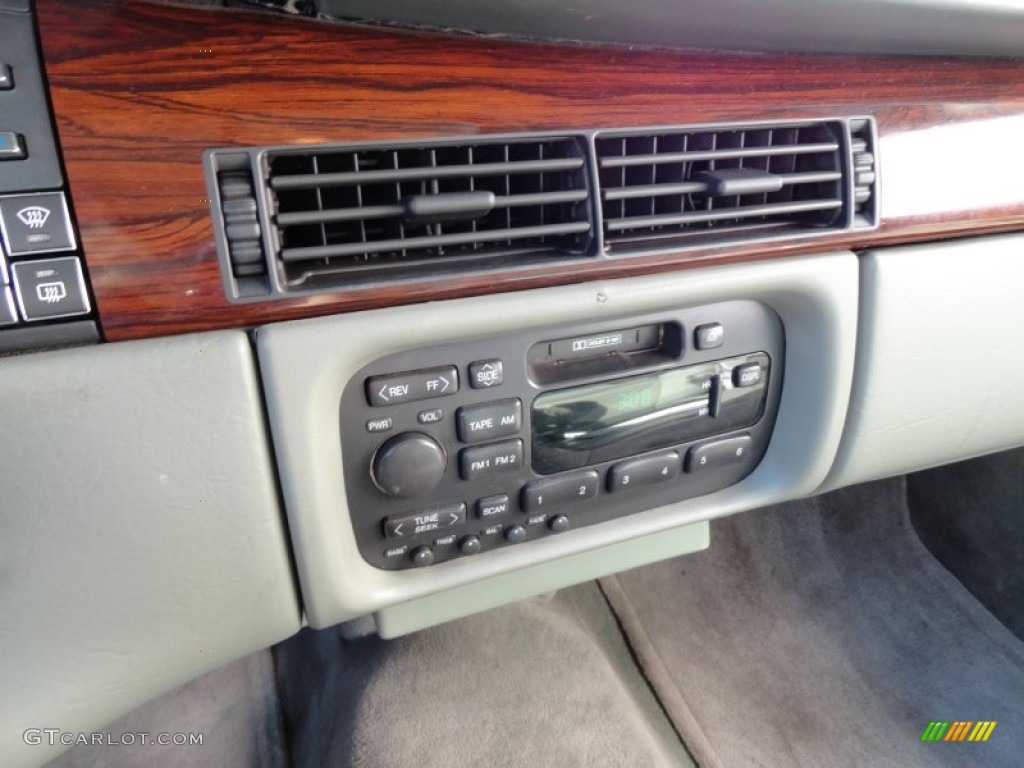 1996 Cadillac DeVille Sedan Controls Photo #72082630