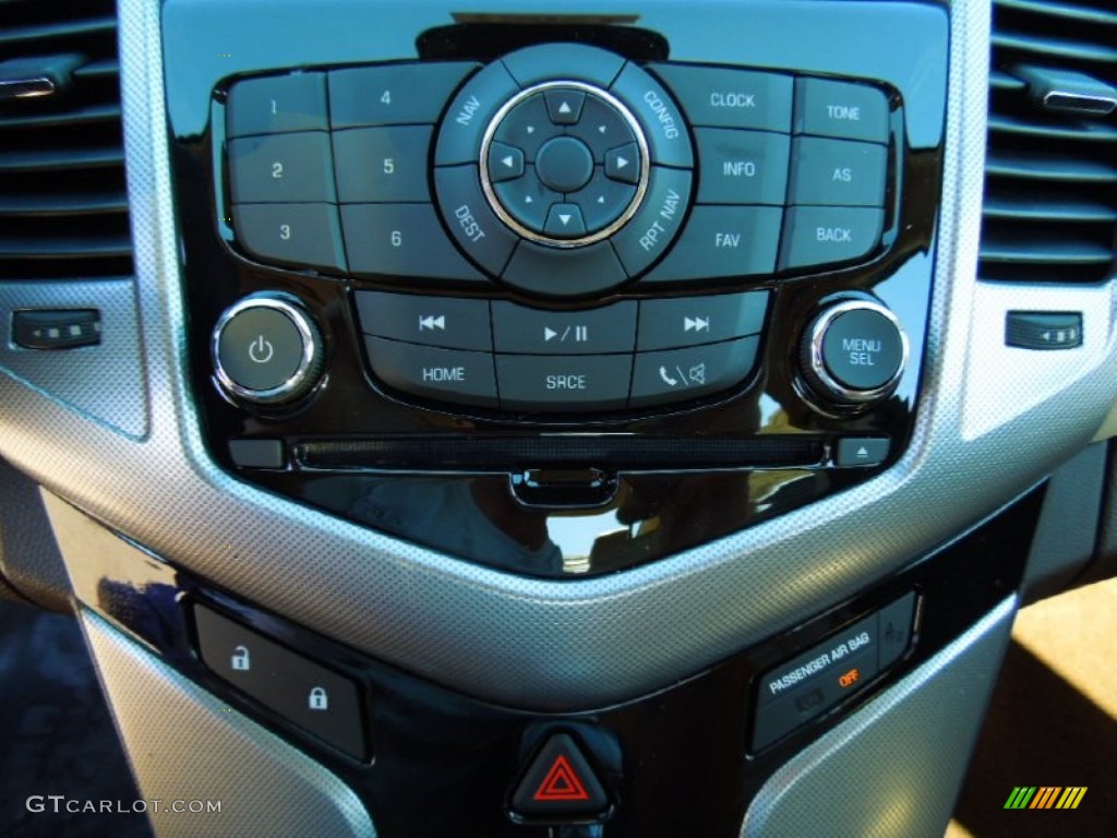 2013 Chevrolet Cruze LTZ/RS Controls Photo #72083689