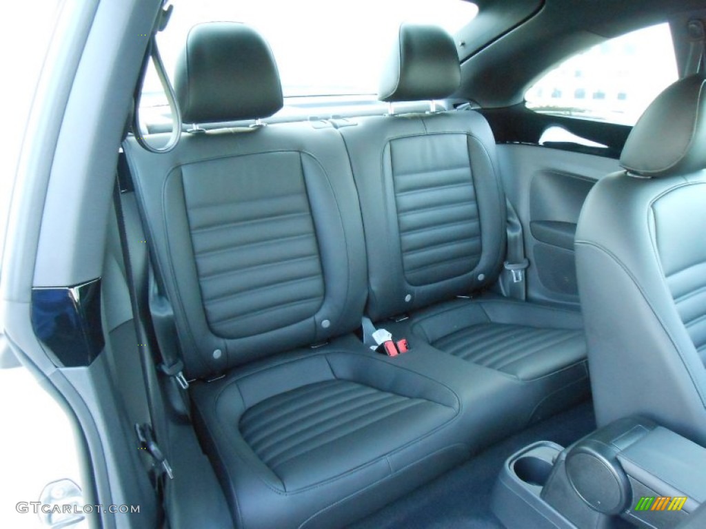 2013 Volkswagen Beetle Turbo Rear Seat Photo #72091168