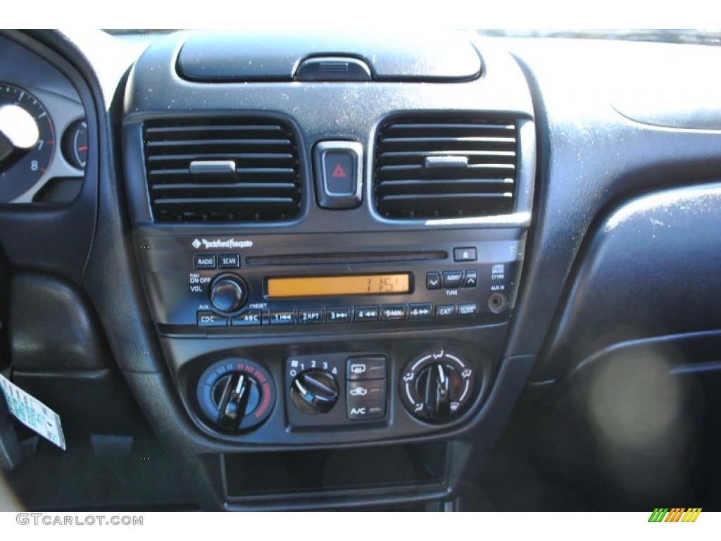 2005 Nissan Sentra SE-R Spec V Controls Photo #72091669