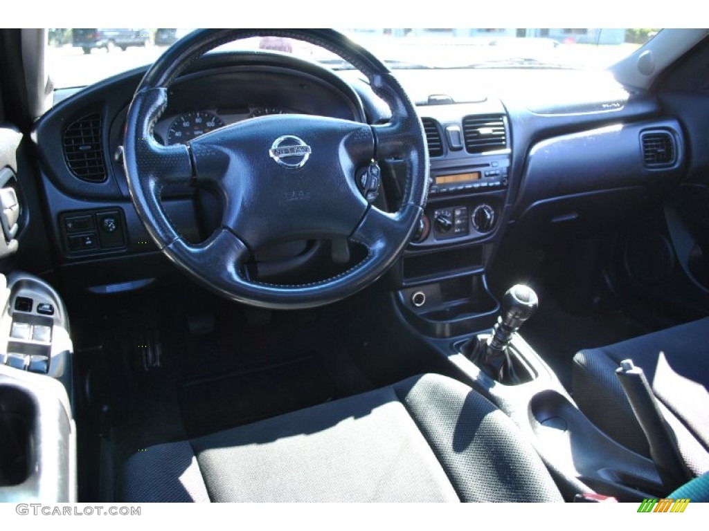 Charcoal Interior 2005 Nissan Sentra SE-R Spec V Photo #72091717
