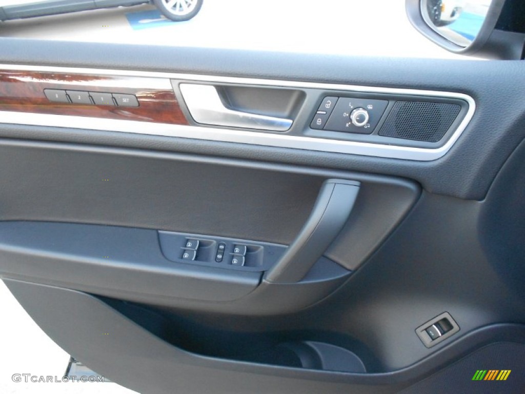 2013 Volkswagen Touareg TDI Executive 4XMotion Black Anthracite Door Panel Photo #72092142