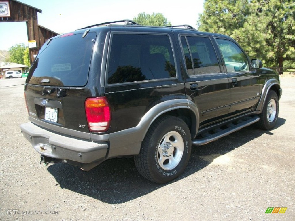 2001 Explorer XLT 4x4 - Black / Dark Graphite photo #2