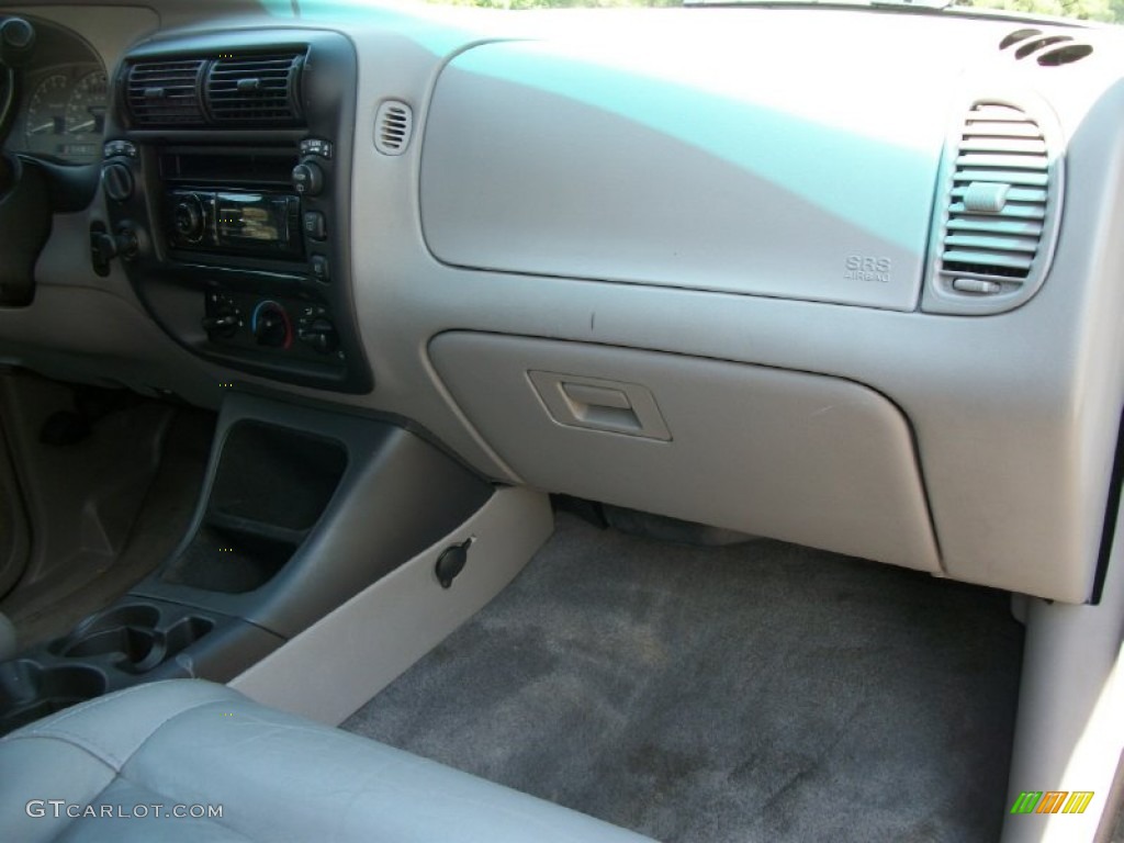 2001 Explorer XLT 4x4 - Black / Dark Graphite photo #20