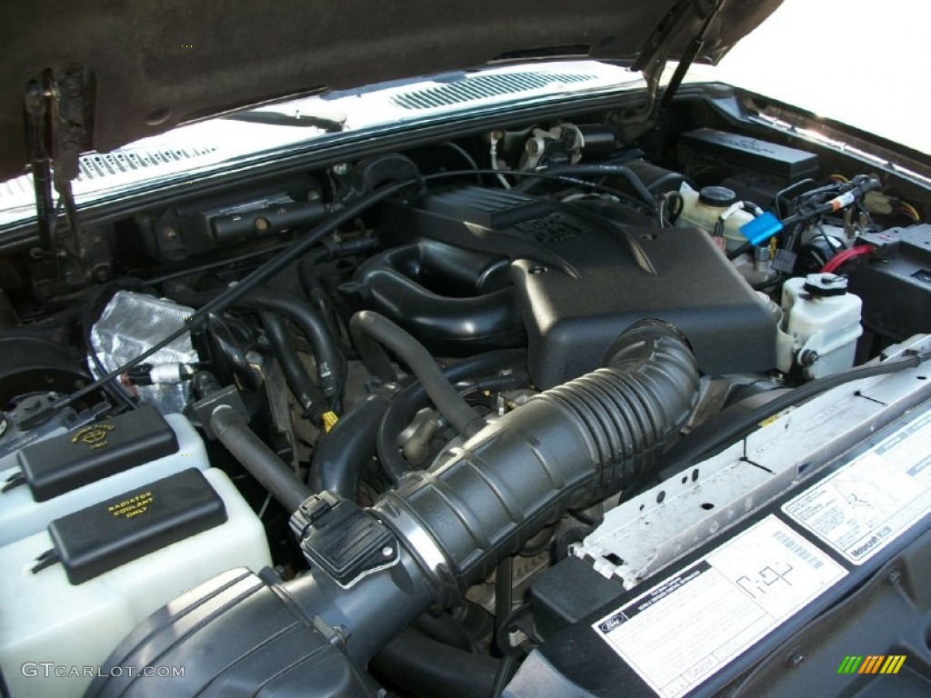 2001 Ford Explorer XLT 4x4 Engine Photos