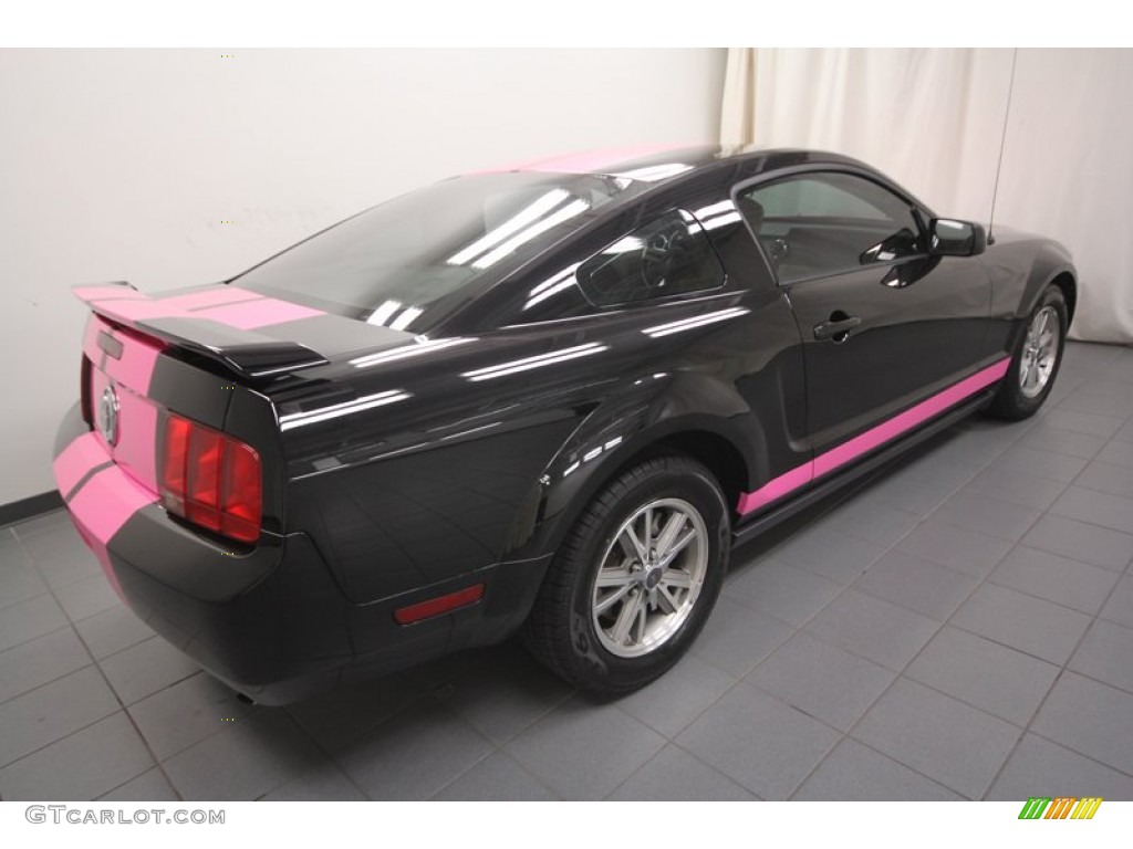 2005 Mustang V6 Premium Coupe - Black / Medium Parchment photo #10