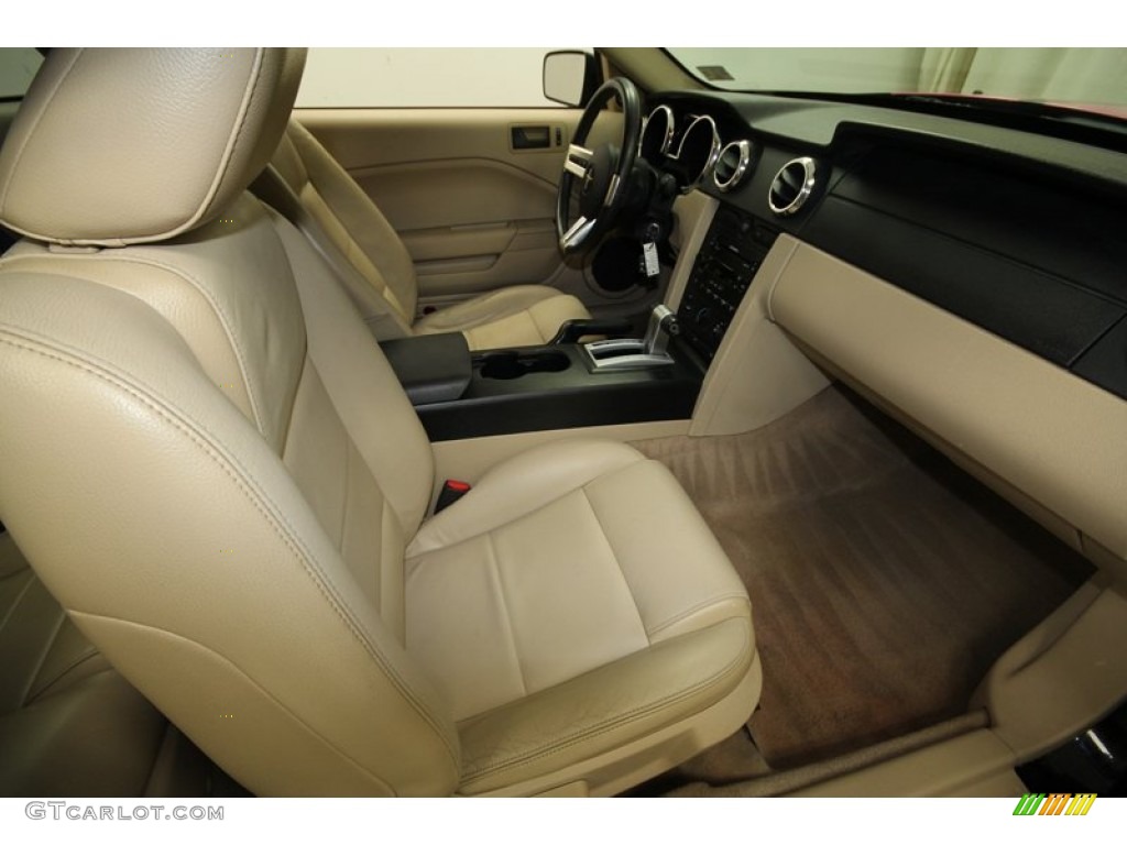 2005 Mustang V6 Premium Coupe - Black / Medium Parchment photo #26