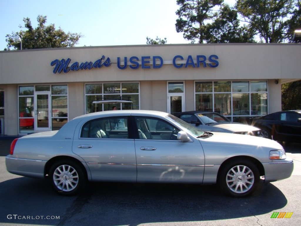 2007 Town Car Signature - Satellite Silver Metallic / Medium Light Stone photo #1