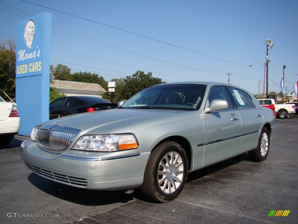 2007 Town Car Signature - Satellite Silver Metallic / Medium Light Stone photo #4