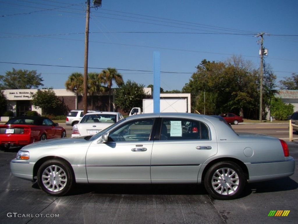 2007 Town Car Signature - Satellite Silver Metallic / Medium Light Stone photo #5