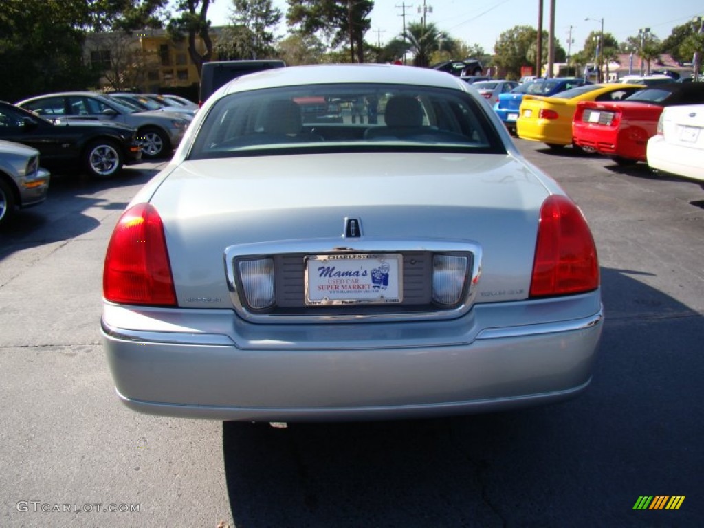 2007 Town Car Signature - Satellite Silver Metallic / Medium Light Stone photo #7