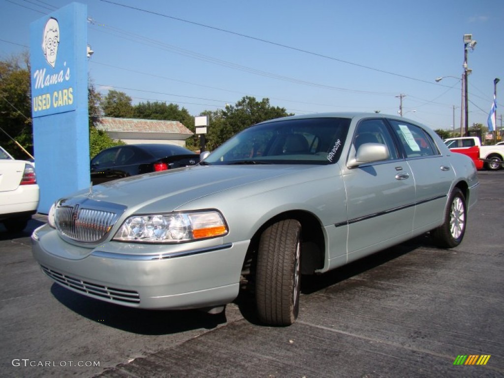 2007 Town Car Signature - Satellite Silver Metallic / Medium Light Stone photo #24