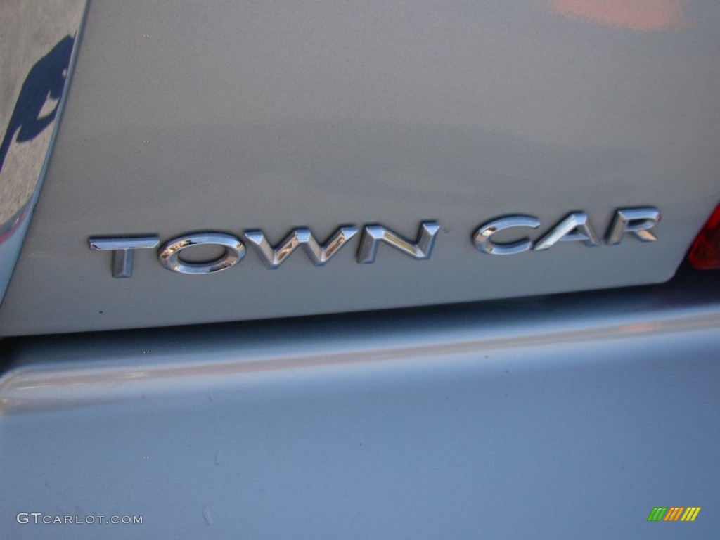 2007 Town Car Signature - Satellite Silver Metallic / Medium Light Stone photo #29