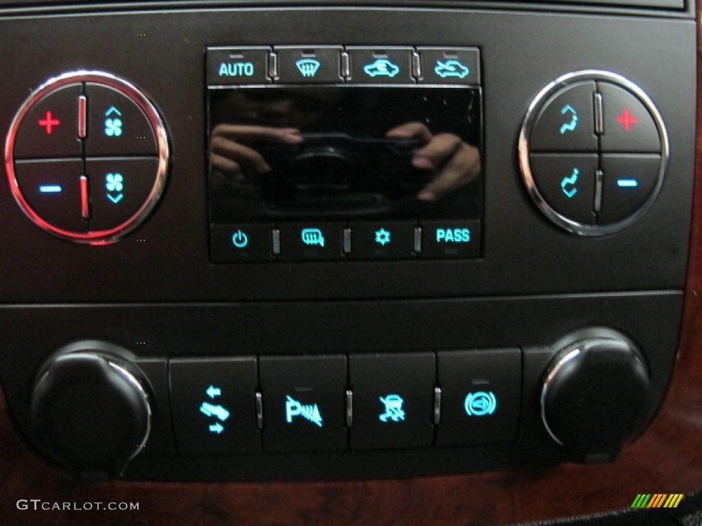 2011 Chevrolet Silverado 2500HD LTZ Crew Cab 4x4 Controls Photo #72107460