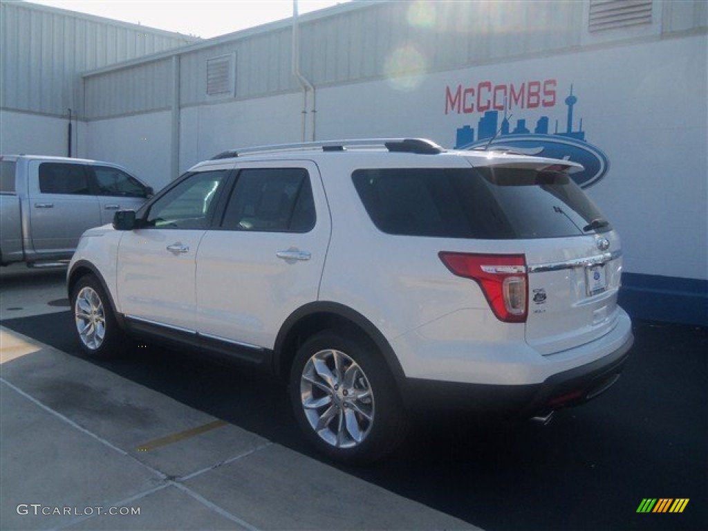 2013 Explorer XLT - Oxford White / Medium Light Stone photo #3