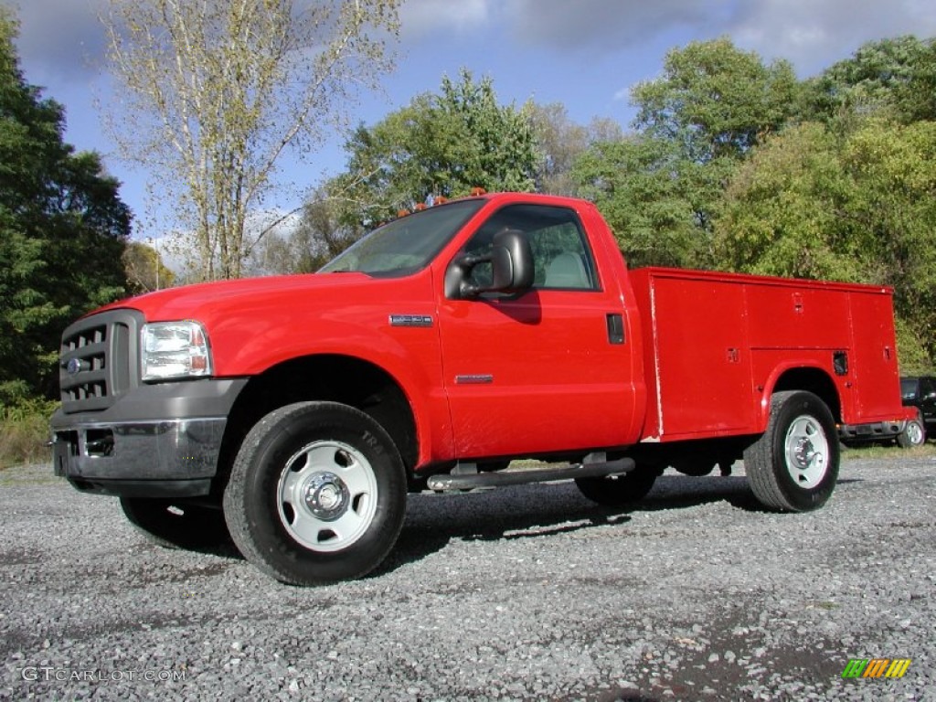 2005 F350 Super Duty XL Regular Cab 4x4 Utility - Red / Medium Flint photo #1