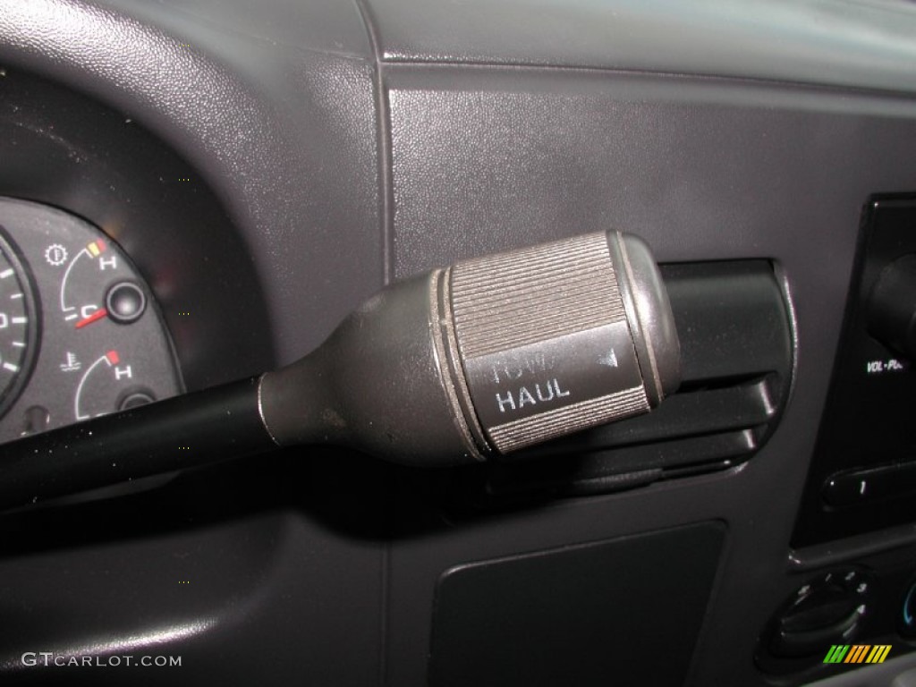 2005 Ford F350 Super Duty XL Regular Cab 4x4 Utility 5 Speed Automatic Transmission Photo #72110367