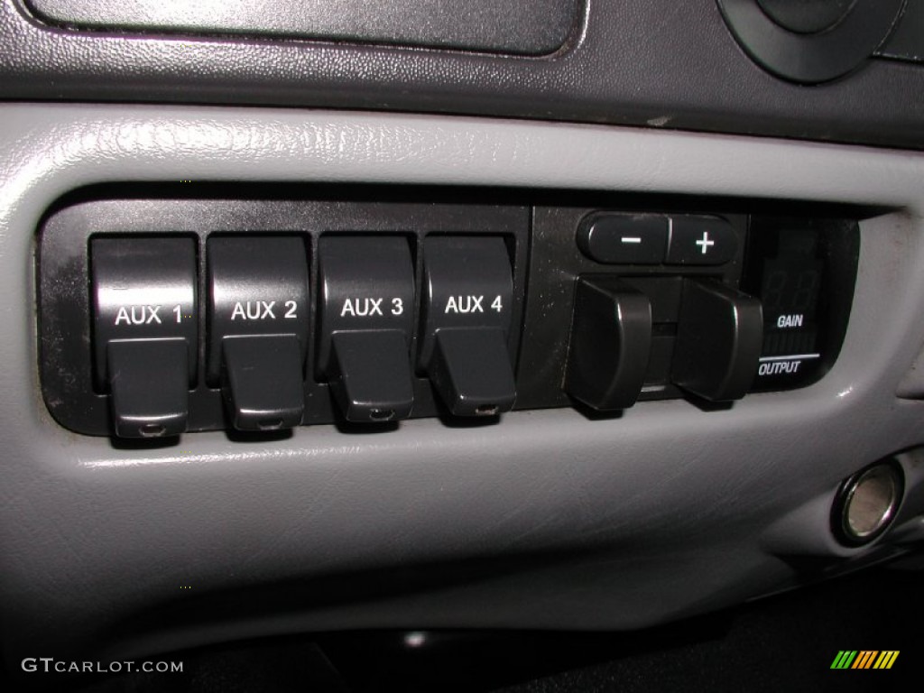 2005 Ford F350 Super Duty XL Regular Cab 4x4 Utility Controls Photo #72110433