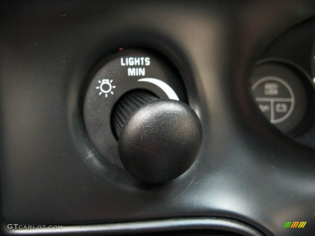 2003 Buick Regal LS Controls Photo #72111321