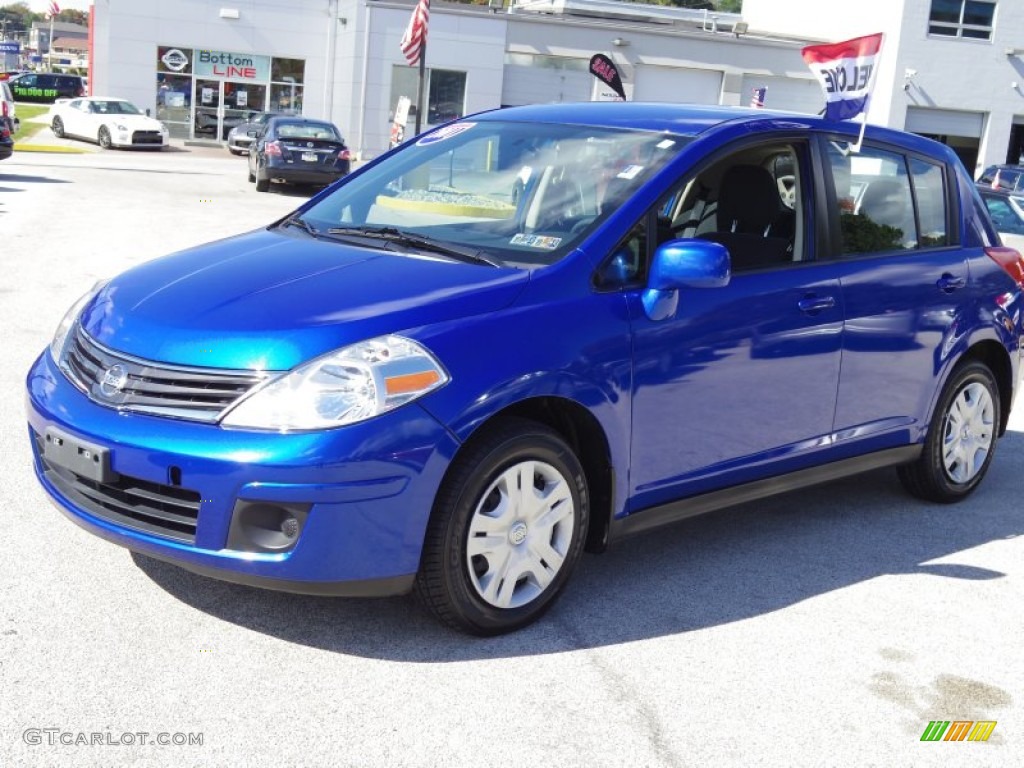 2011 Versa 1.8 S Hatchback - Metallic Blue / Charcoal photo #2
