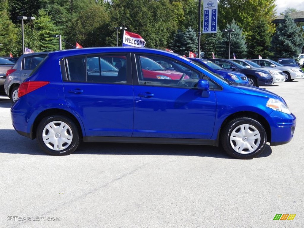 2011 Versa 1.8 S Hatchback - Metallic Blue / Charcoal photo #5