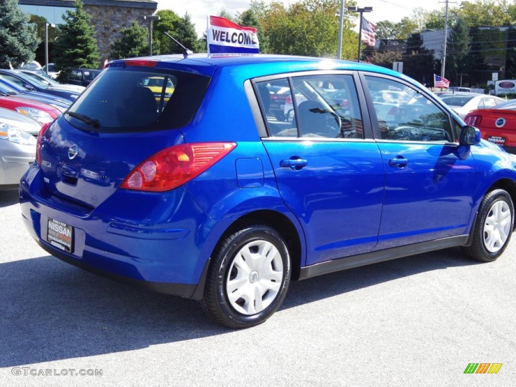 2011 Versa 1.8 S Hatchback - Metallic Blue / Charcoal photo #6