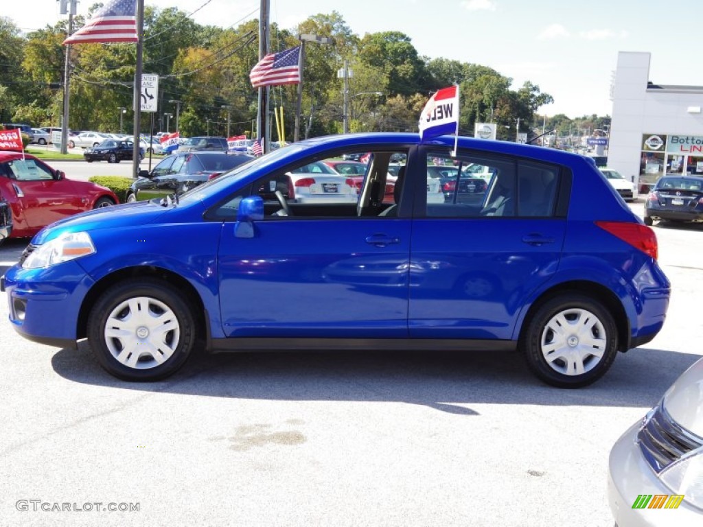 2011 Versa 1.8 S Hatchback - Metallic Blue / Charcoal photo #9
