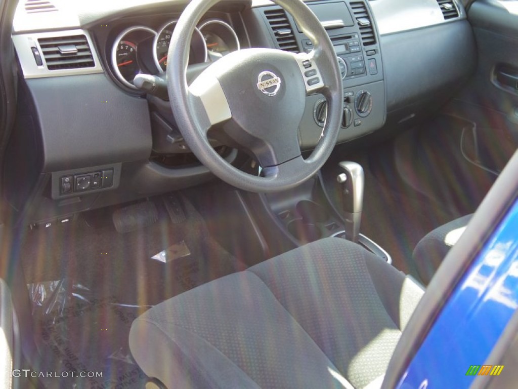 2011 Versa 1.8 S Hatchback - Metallic Blue / Charcoal photo #11