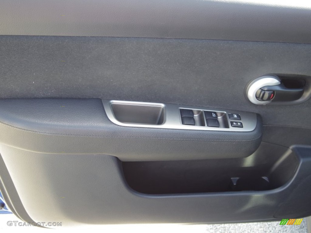 2011 Versa 1.8 S Hatchback - Metallic Blue / Charcoal photo #12
