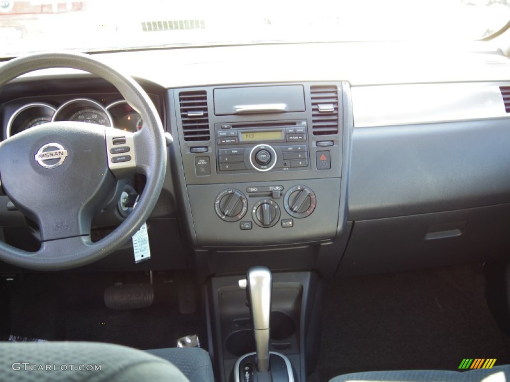 2011 Versa 1.8 S Hatchback - Metallic Blue / Charcoal photo #18