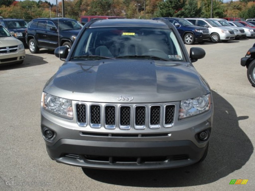 2013 Compass Latitude 4x4 - Mineral Gray Metallic / Dark Slate Gray photo #3