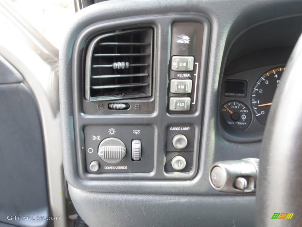 2002 GMC Sierra 2500HD SLT Crew Cab 4x4 Controls Photo #72127122