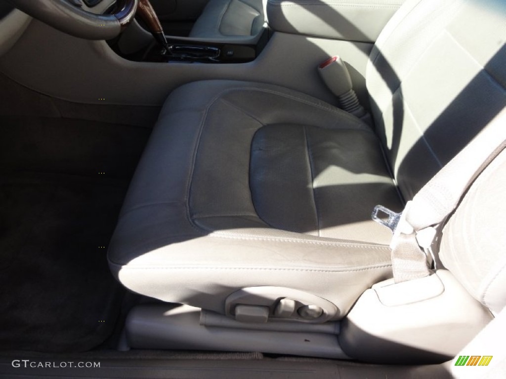 2004 DeVille DTS - White Lightning / Cashmere photo #14