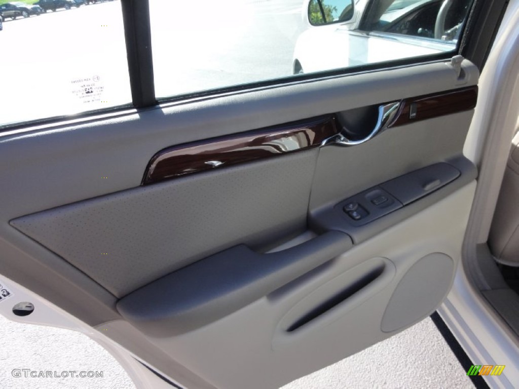 2004 DeVille DTS - White Lightning / Cashmere photo #24