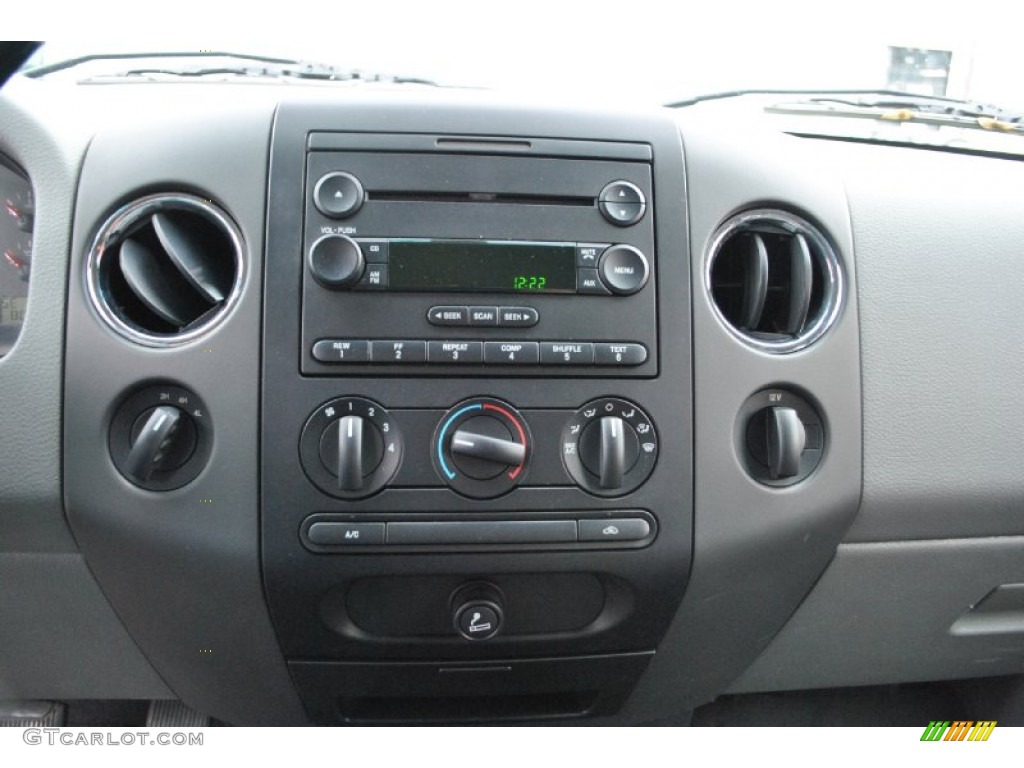 2006 Ford F150 XLT Regular Cab 4x4 Controls Photos