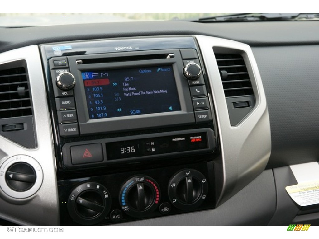 2013 Toyota Tacoma V6 TRD Sport Double Cab 4x4 Controls Photo #72137172