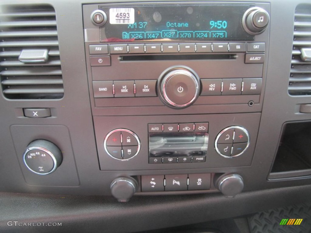 2013 Chevrolet Silverado 2500HD LT Extended Cab 4x4 Controls Photo #72137426