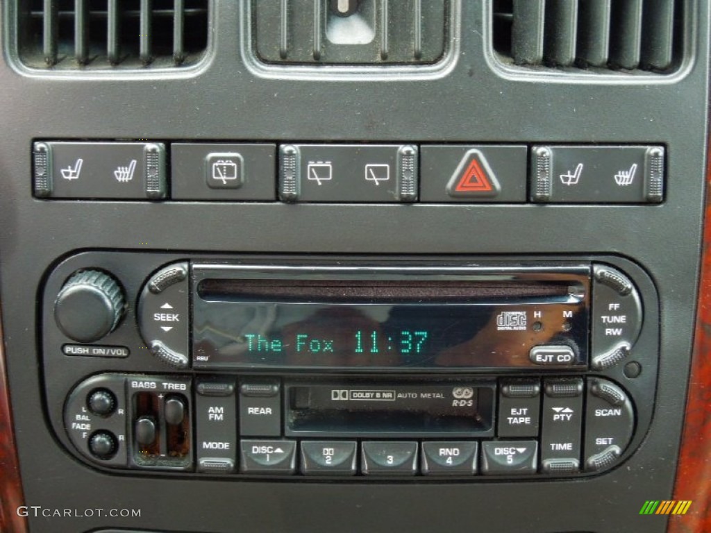 2002 Chrysler Town & Country LXi Audio System Photo #72141810