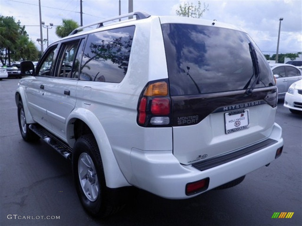 2004 Montero Sport XLS - Summit White / Tan photo #11