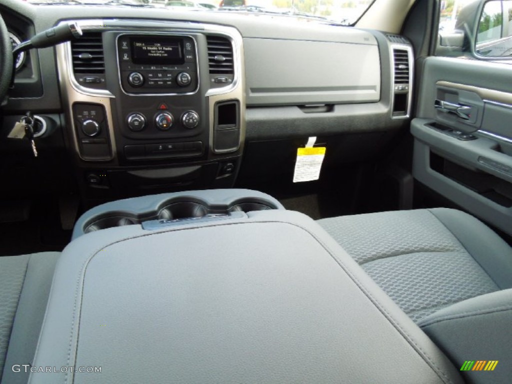 2013 Ram 1500 SLT Crew Cab 4x4 Black/Diesel Gray Dashboard Photo #72143303