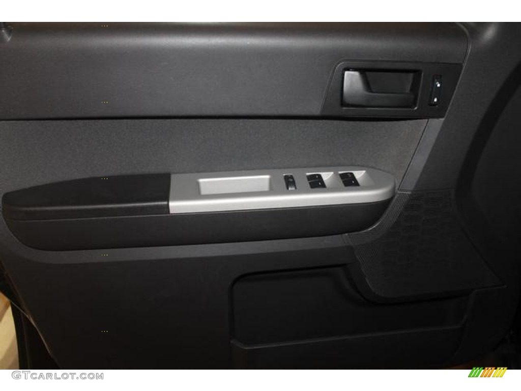 2011 Escape XLT V6 - Tuxedo Black Metallic / Charcoal Black photo #47