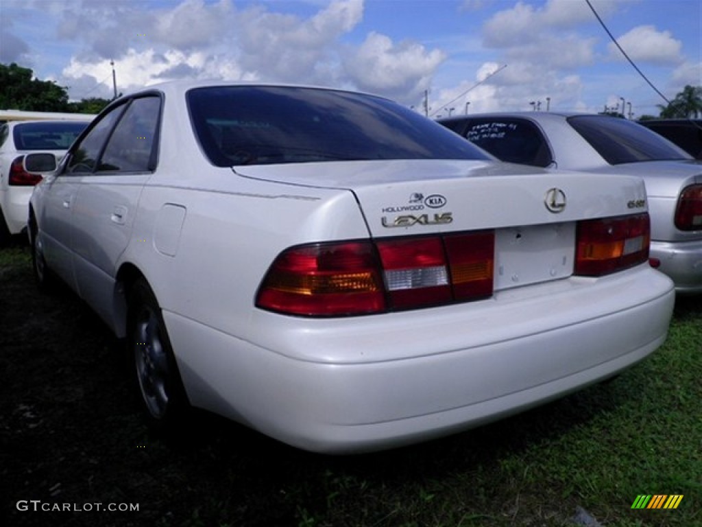 1998 ES 300 - Diamond White Pearl / Beige photo #6