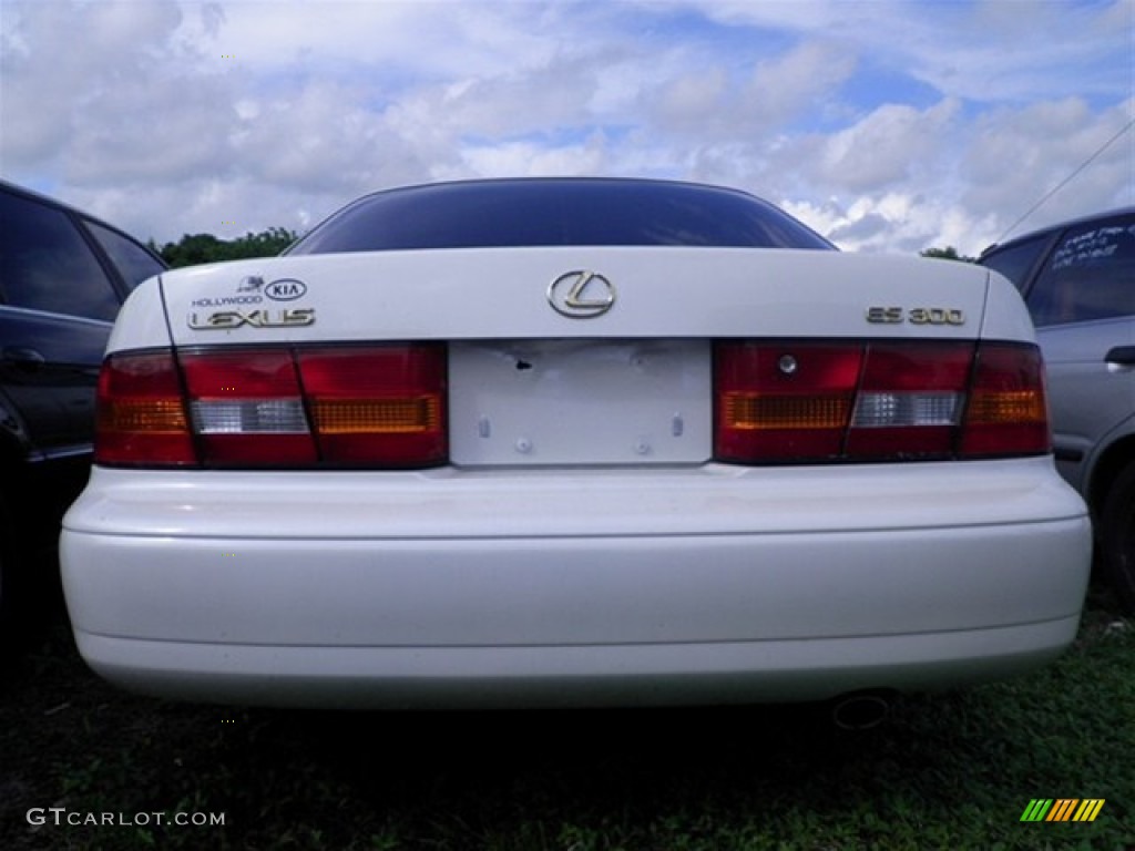 1998 ES 300 - Diamond White Pearl / Beige photo #9
