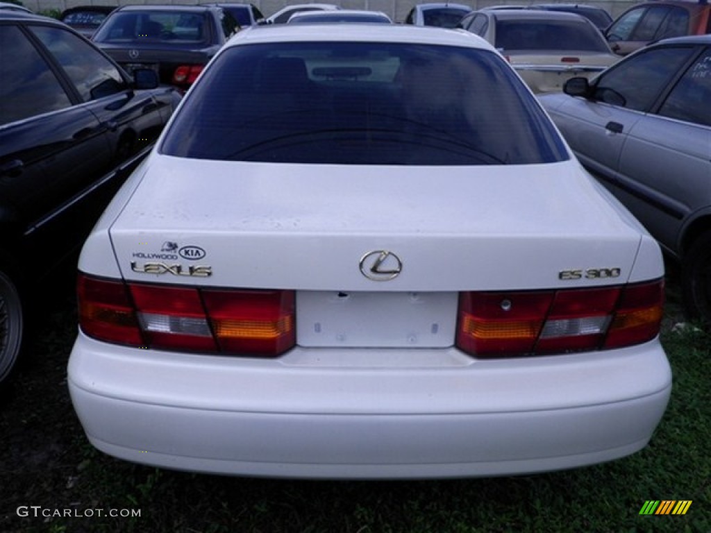1998 ES 300 - Diamond White Pearl / Beige photo #10