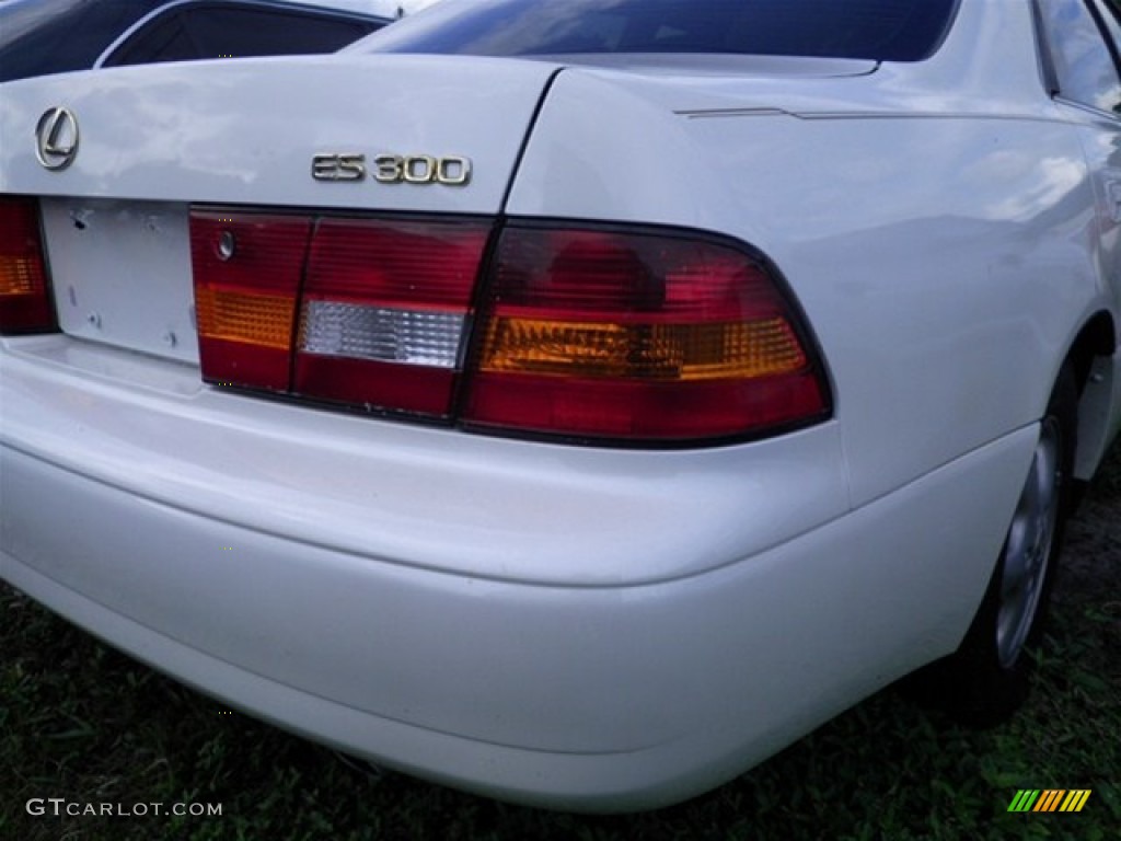 1998 ES 300 - Diamond White Pearl / Beige photo #12