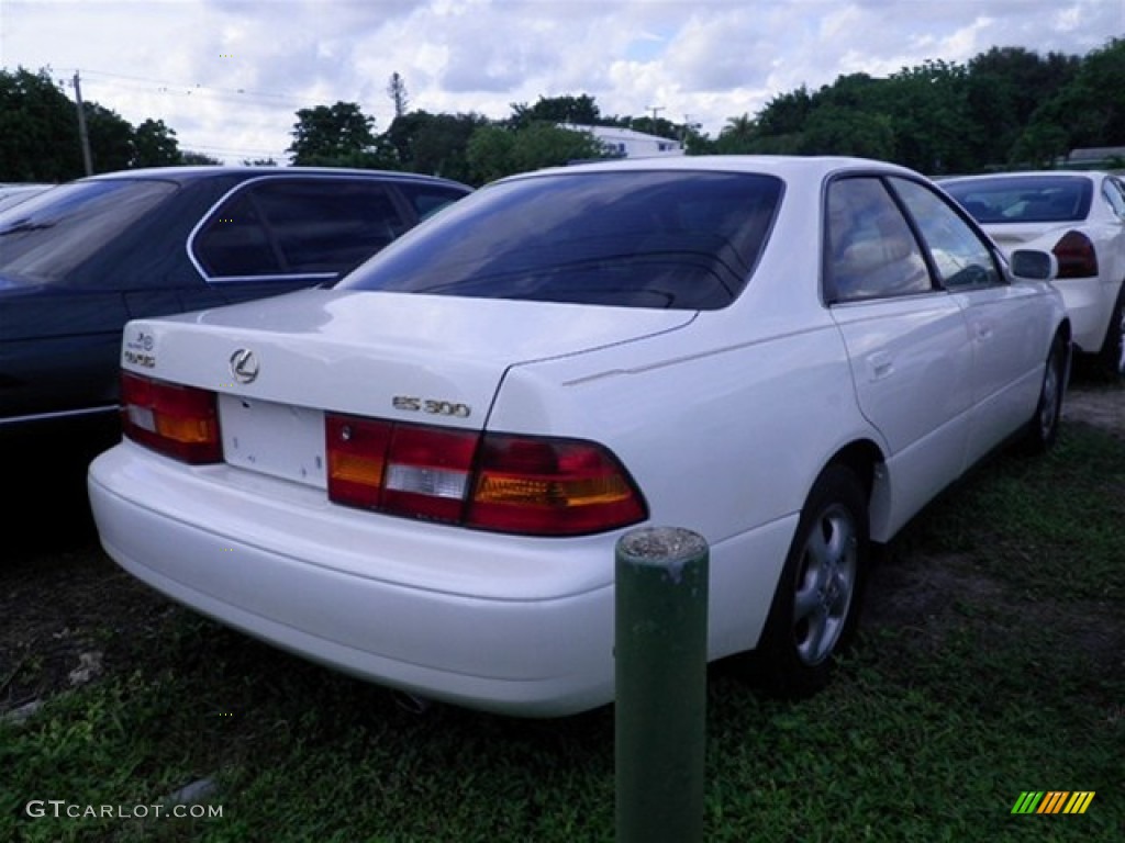 1998 ES 300 - Diamond White Pearl / Beige photo #13