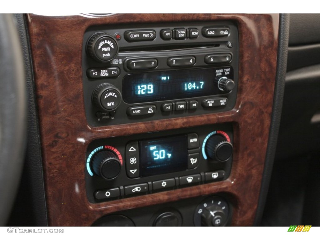 2009 GMC Envoy Denali 4x4 Controls Photo #72153756